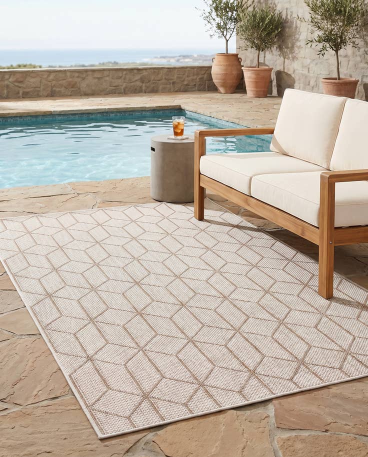 Detail image of 4' 1 x 6' 1 Easy-Clean Lattice Indoor / Outdoor Rug