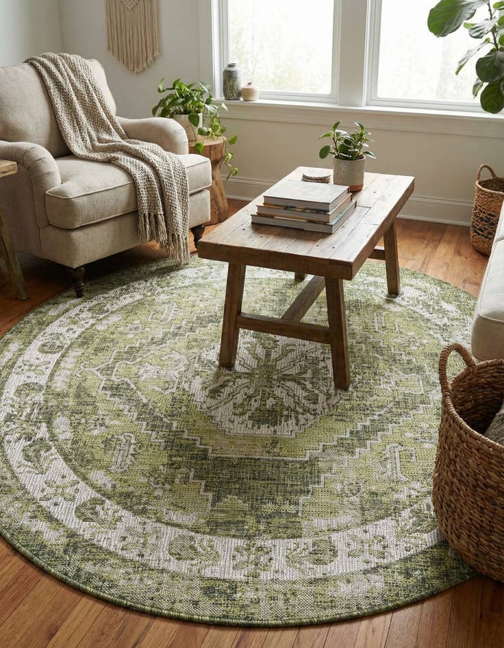 Detail image of 5' 3 x 5' 3 Easy-Clean Traditional Indoor / Outdoor Round Rug