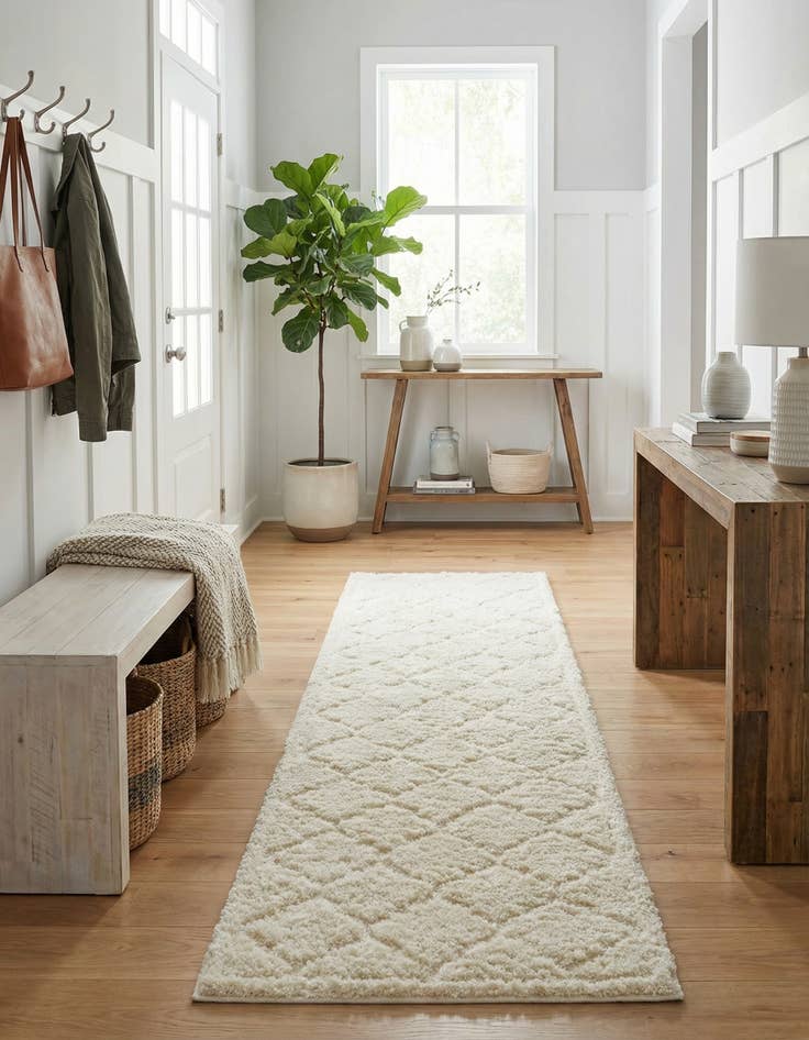 Detail image of  2' 7 x 10' Lattice Shag Runner Rug