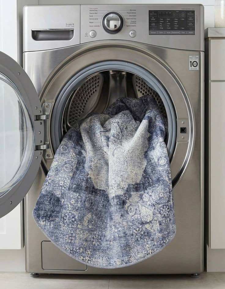 Detail image of 4' x 4'  Washable Yara Round Rug