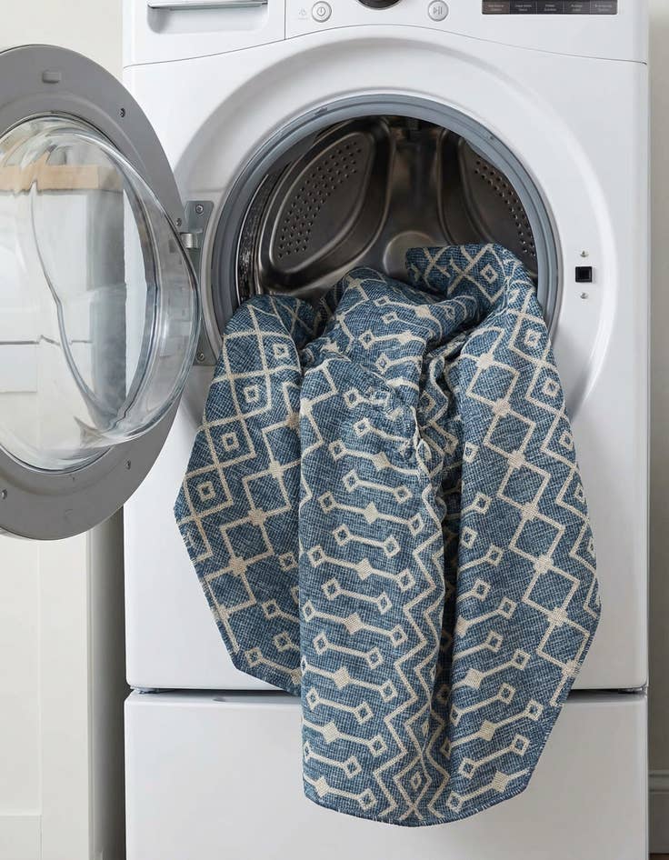 Detail image of 7' 10 x 7' 10  Washable Trellis Indoor / Outdoor Octagon Rug