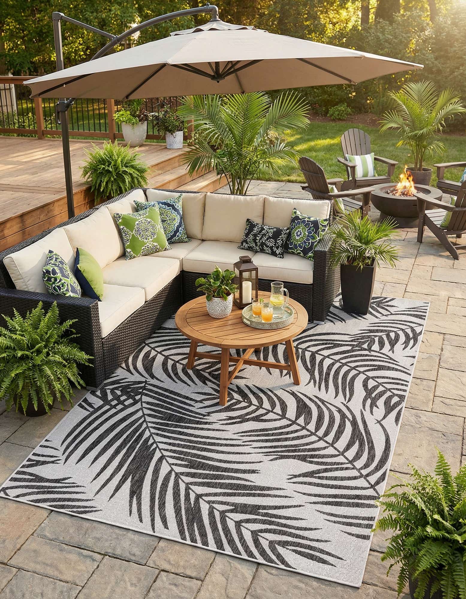 7' x 10' Easy-Clean Botanical Indoor / Outdoor Rug