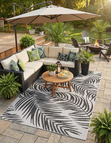 Charcoal Ivory Easy-Clean Botanical Indoor / Outdoor Rug