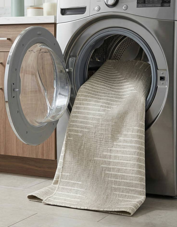 Detail image of 4' x 6'  Washable Modern Indoor / Outdoor Rug