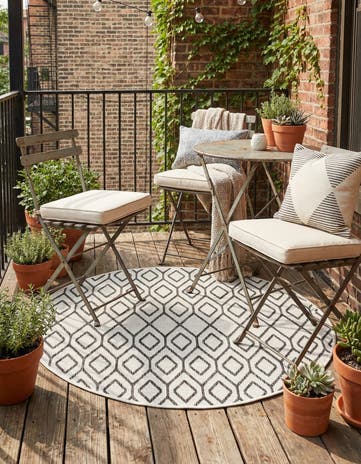 Ivory Easy-Clean Jill Zarin Turks and Caicos Indoor / Outdoor Round Rug