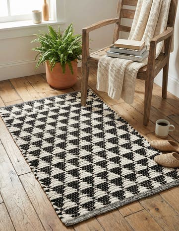 Black and White Hand Woven Chindi Jute Rug