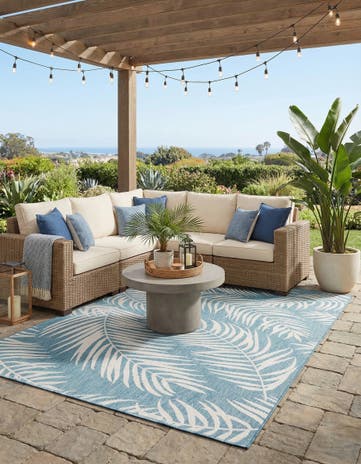 Light Aqua Easy-Clean Botanical Indoor / Outdoor Rug