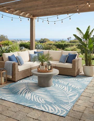Light Aqua Easy-Clean Botanical Indoor / Outdoor Rug