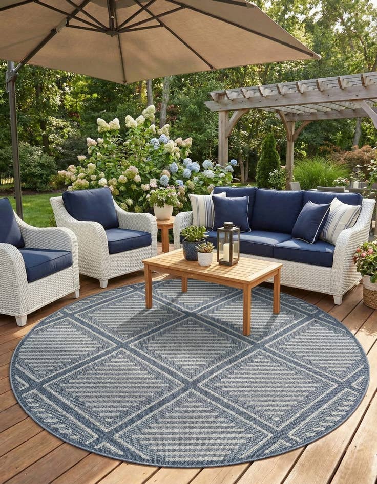 Detail image of 7' 10 x 7' 10  Washable Trellis Indoor / Outdoor Round Rug