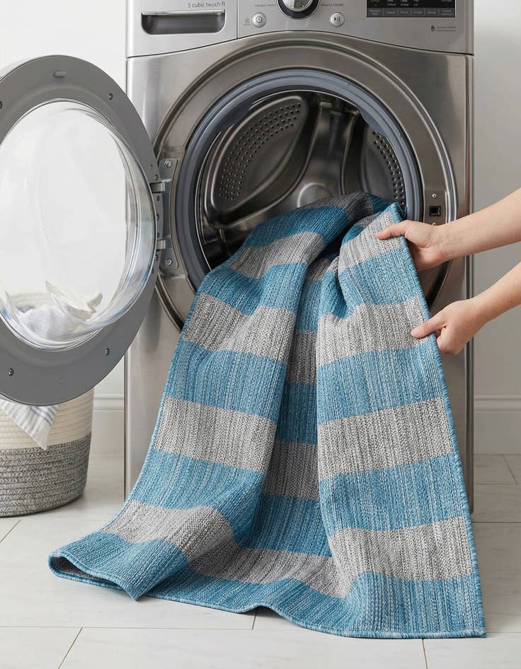 Detail image of 6' x 9'  Washable Striped Indoor / Outdoor Rug