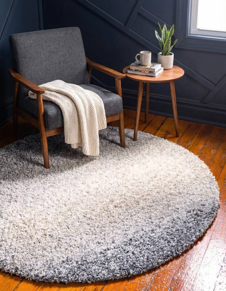 Detail image of 5' x 5' Lagom Shag Round Rug