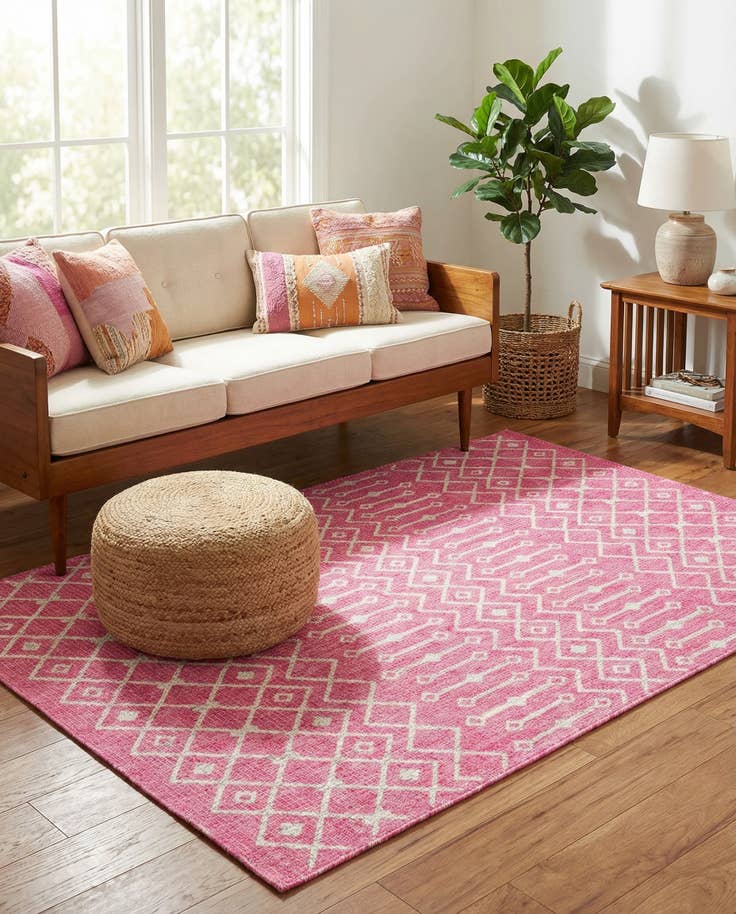Detail image of 4' x 6' Easy-Clean Lattice Indoor / Outdoor Rug