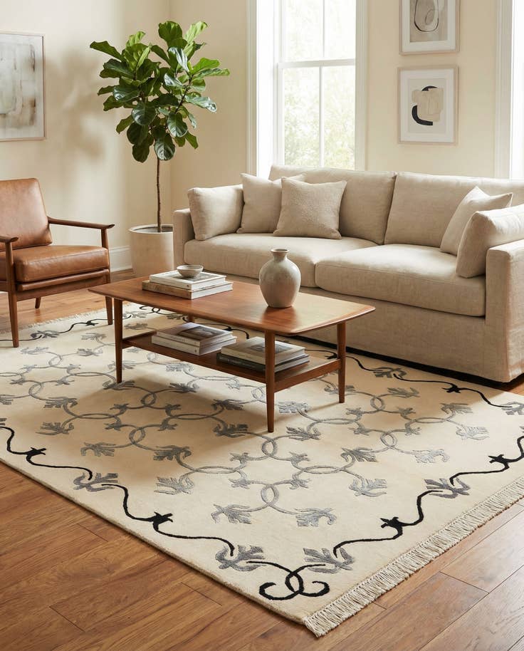 Detail image of 4' x 5' 11 Hand Knotted Darya Wool Rug
