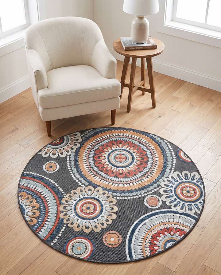 4' 5 x 4' 5 Easy-Clean Botanical Indoor / Outdoor Round Rug