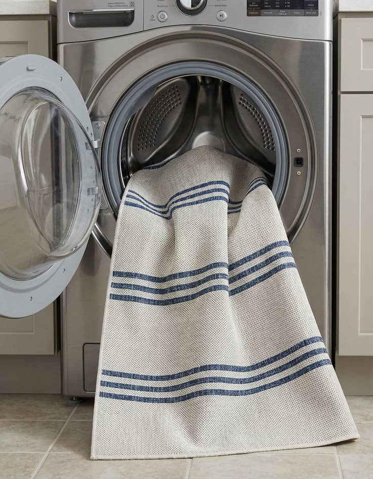 Detail image of 4' x 6'  Washable Jill Zarin Anguilla Indoor / Outdoor Rug