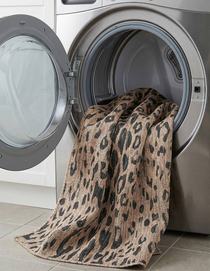 Detail image of 5' 3 x 8'  Washable Safari Indoor / Outdoor Rug