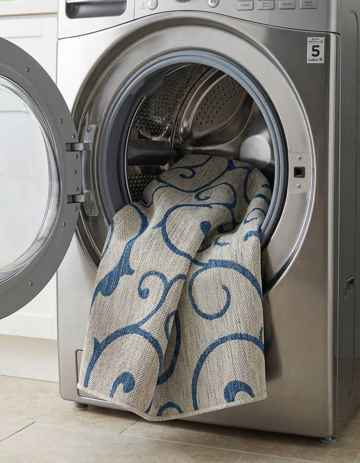 Detail image of 5' 3 x 8'  Washable Botanical Indoor / Outdoor Rug