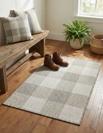 2' x 3' Easy-Clean Checkered Indoor / Outdoor Rug
