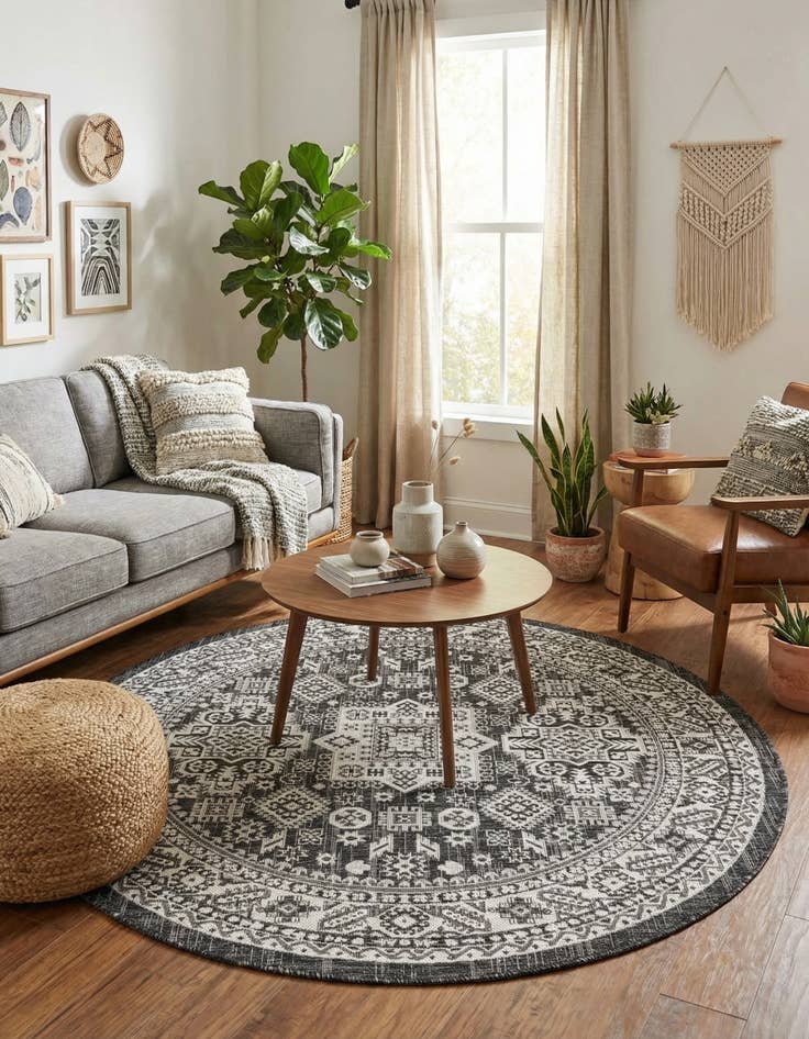 Detail image of 5' 3 x 5' 3  Washable Aztec Indoor / Outdoor Round Rug