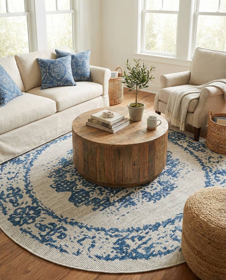 Detail image of 7' 10 x 7' 10 Easy-Clean Traditional Indoor / Outdoor Round Rug