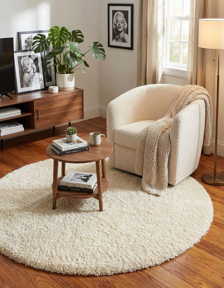 Detail image of 5' 3 x 5' 3 Marilyn Monroe™ Shag Round Rug