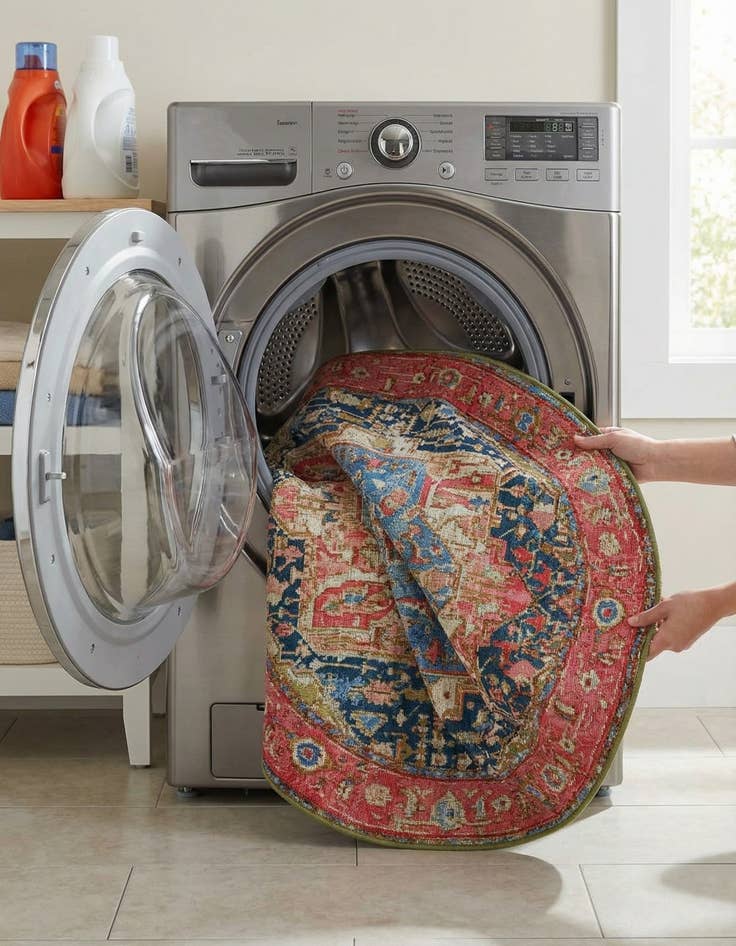 Detail image of 4' x 4'  Washable Traditional Indoor / Outdoor Round Rug