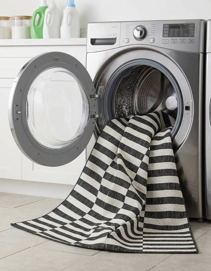 Detail image of 7' x 10'  Washable Striped Indoor / Outdoor Rug