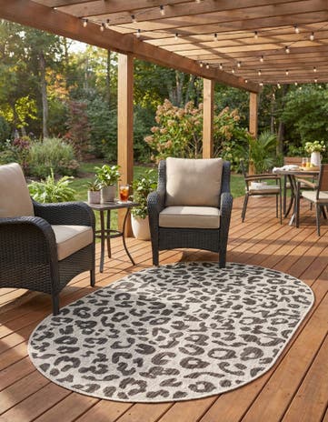 Light Gray Easy-Clean Safari Indoor / Outdoor Oval Rug