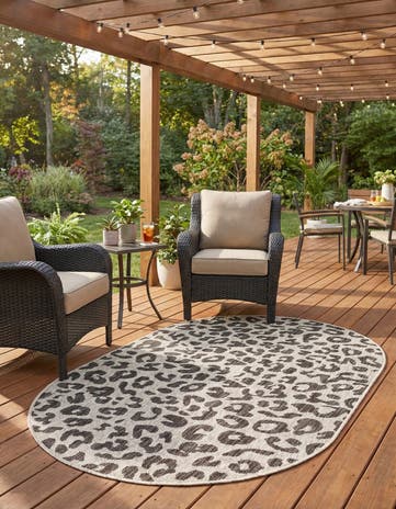 Light Gray Easy-Clean Safari Indoor / Outdoor Oval Rug
