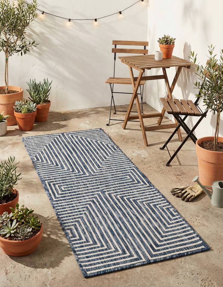 Detail image of 2' x 4'  Washable Modern Indoor / Outdoor Runner Rug