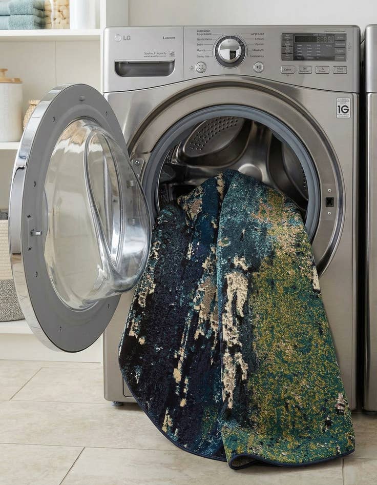 Detail image of 8' x 8'  Washable Casablanca Round Rug