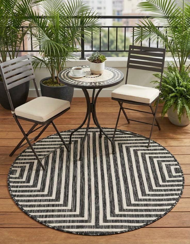 Detail image of 3' x 3'  Washable Modern Indoor / Outdoor Round Rug