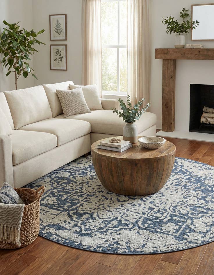 Detail image of 7' 10 x 7' 10 Easy-Clean Traditional Indoor / Outdoor Round Rug