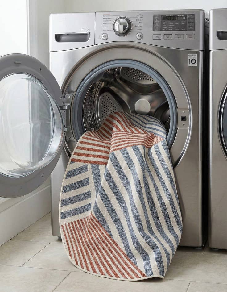 Detail image of 7' 10 x 10'  Washable Jill Zarin Indoor / Outdoor Oval Rug