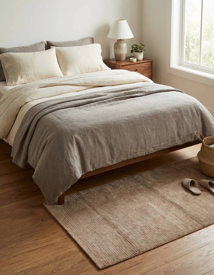 Detail image of  2' 8 x 5'  Hand Knotted Darya Wool Rug