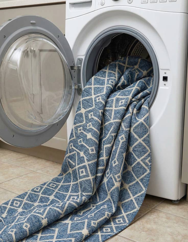 Detail image of 7' 10 x 10'  Washable Trellis Indoor / Outdoor Oval Rug