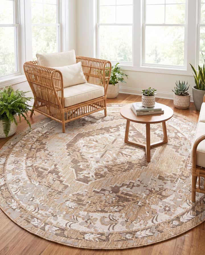 7' 10 x 7' 10 Easy-Clean Traditional Indoor / Outdoor Round Rug