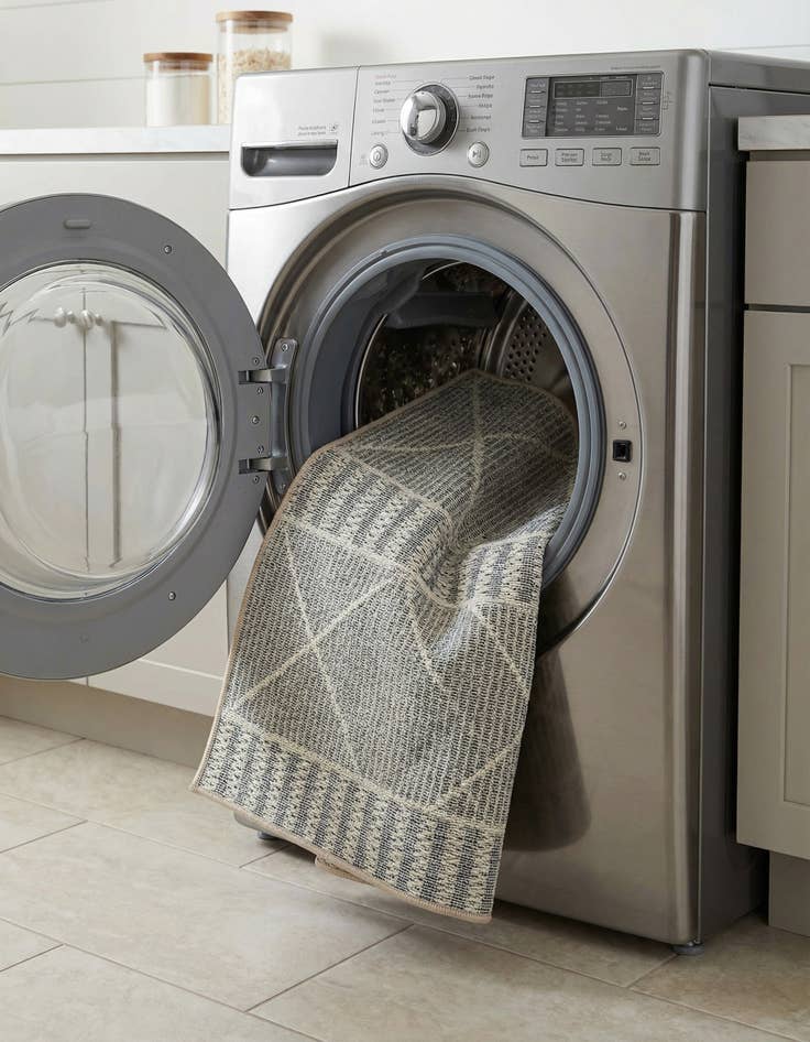 Detail image of 2' 7 x 5' 3  Washable Trellis Indoor / Outdoor Runner Rug