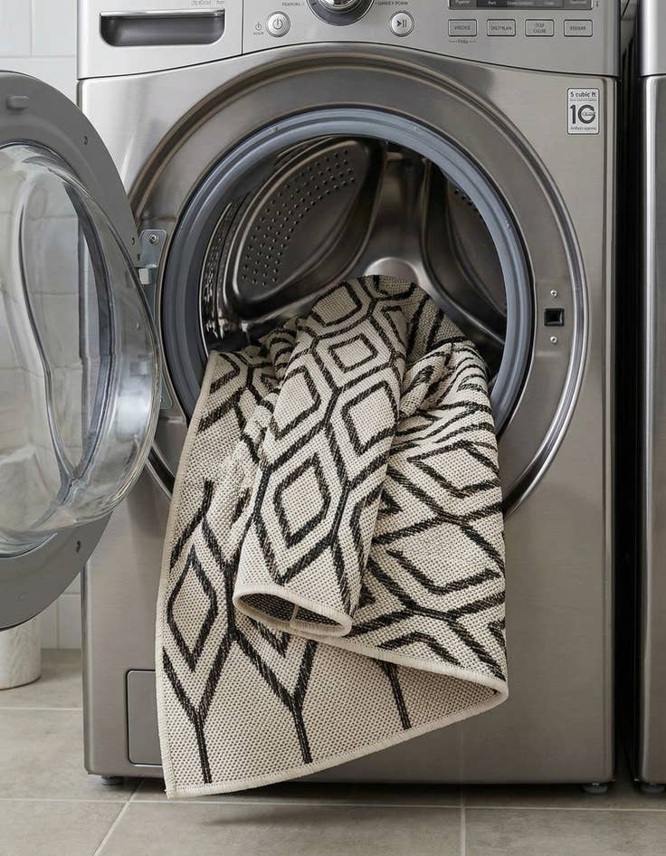 Detail image of 2' x 3'  Washable Jill Zarin Turks and Caicos Indoor / Outdoor Rug