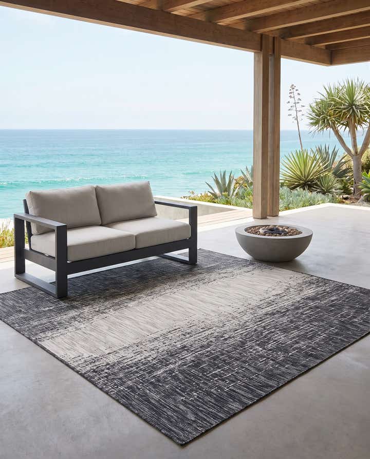 5' 3 x 8' Easy-Clean Modern Indoor / Outdoor Rug