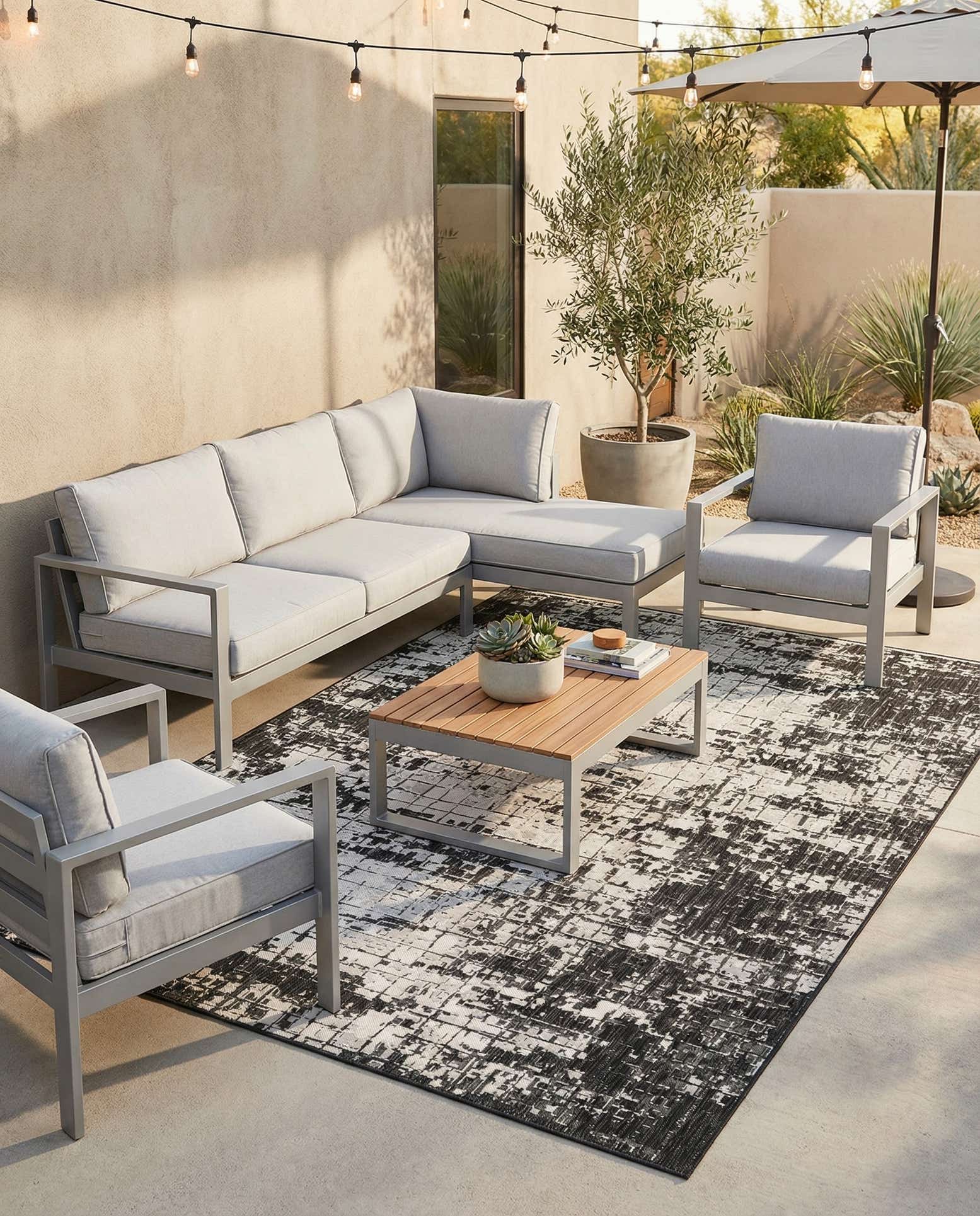 7' x 10' Easy-Clean Modern Indoor / Outdoor Rug