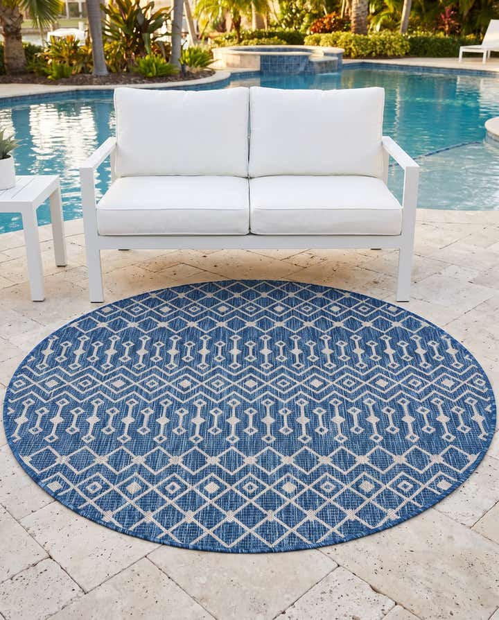 5' 3 x 5' 3 Easy-Clean Lattice Indoor / Outdoor Round Rug