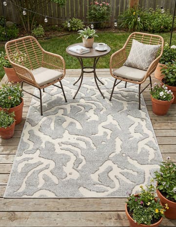 4' x 6' Easy-Clean Sabrina Soto Indoor / Outdoor Rug