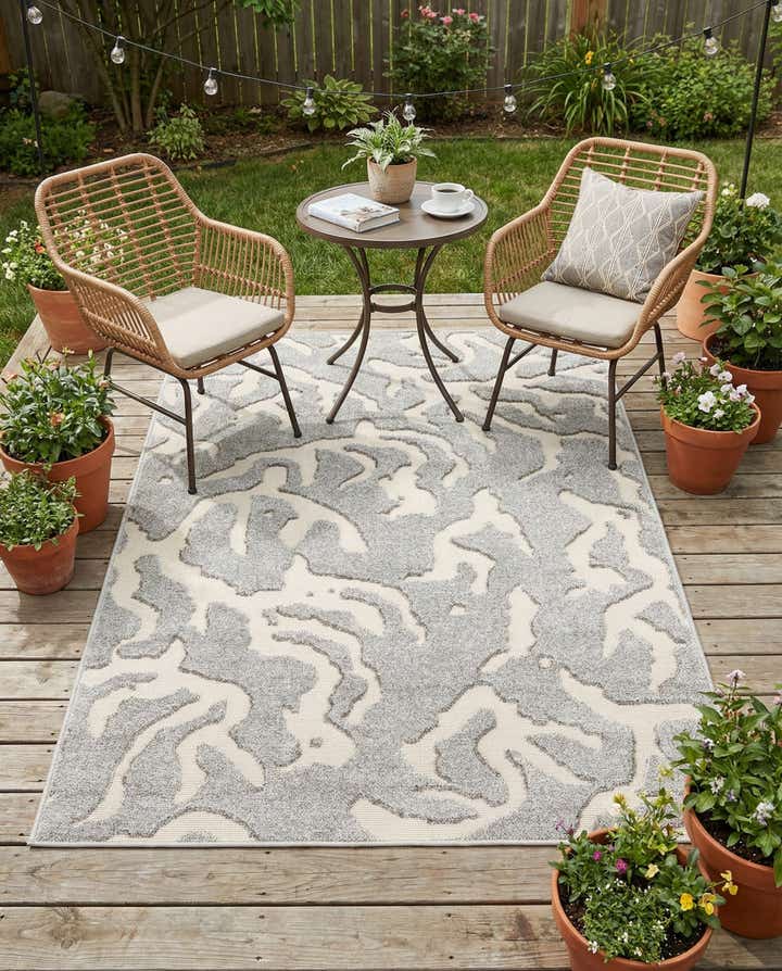 4' x 6' Easy-Clean Sabrina Soto Indoor / Outdoor Rug
