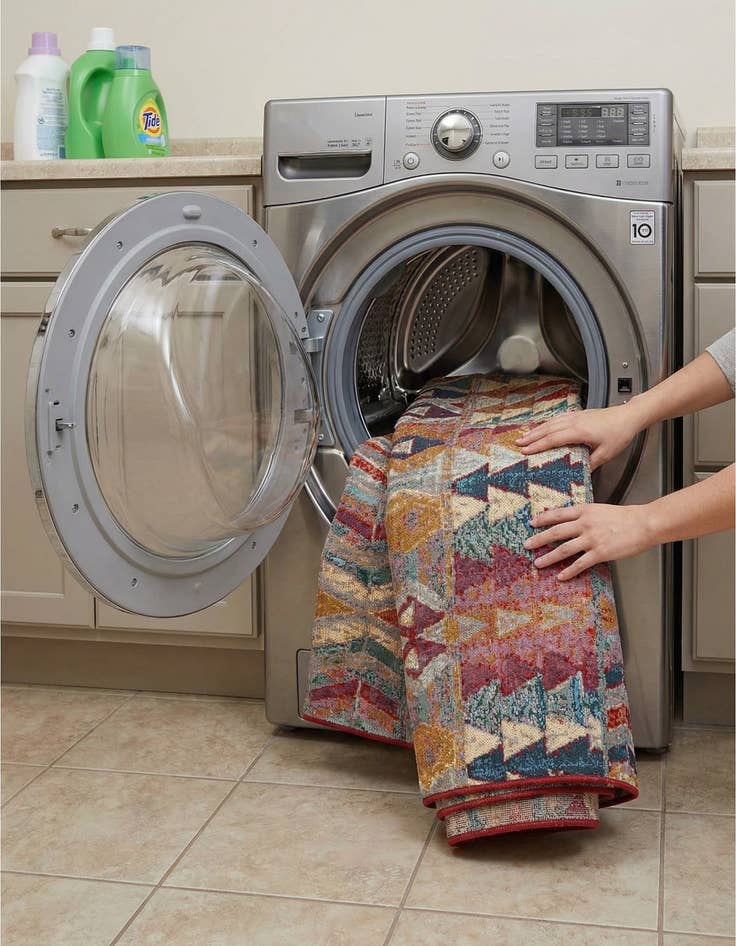 Detail image of  7' 10 x 7' 10  Washable Modern Indoor / Outdoor Square Rug