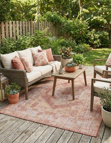 6' x 9' Easy-Clean Traditional Indoor / Outdoor Rug