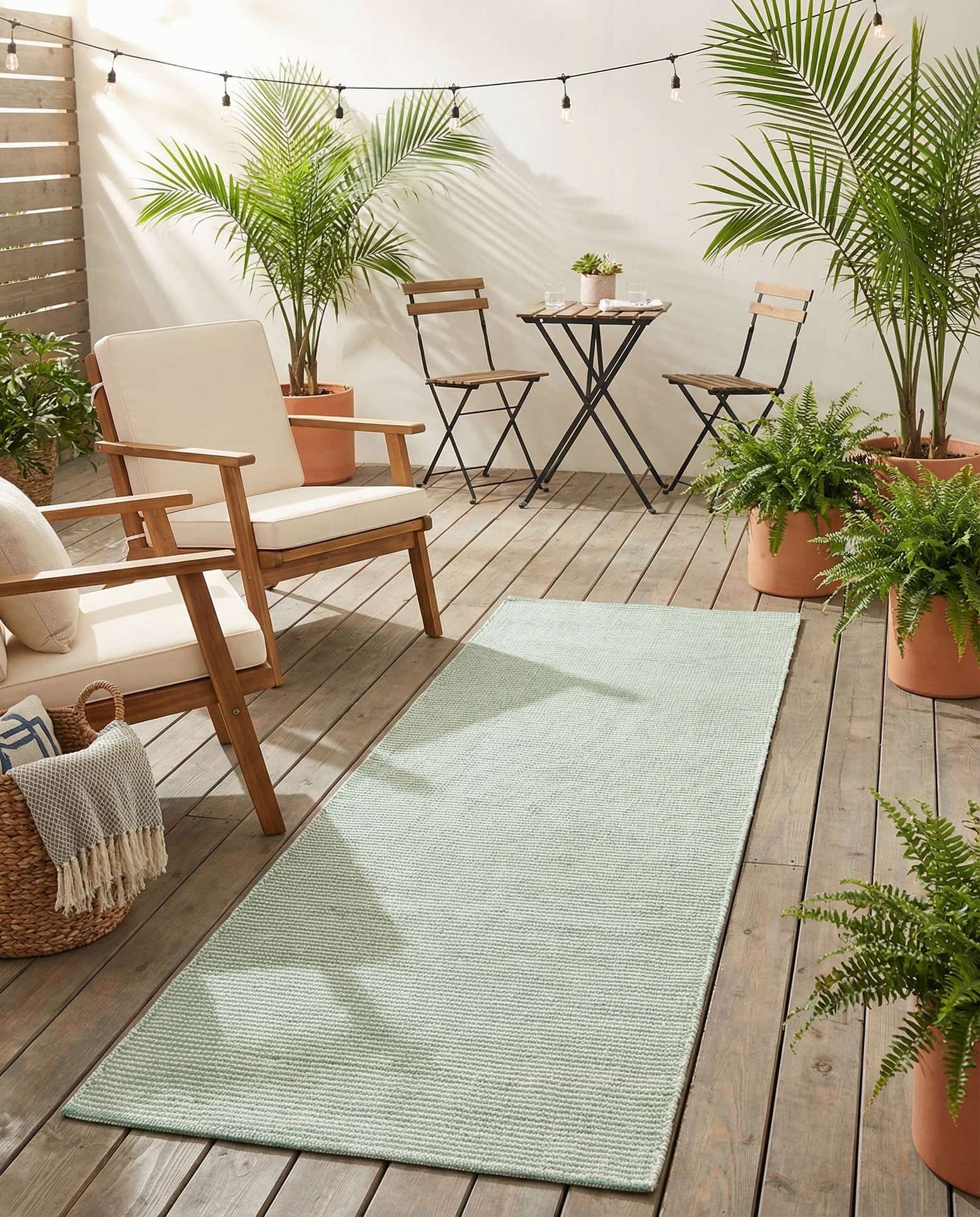 2' 7 x 8' Easy-Clean Jill Zarin Palm Springs Indoor / Outdoor Runner Rug