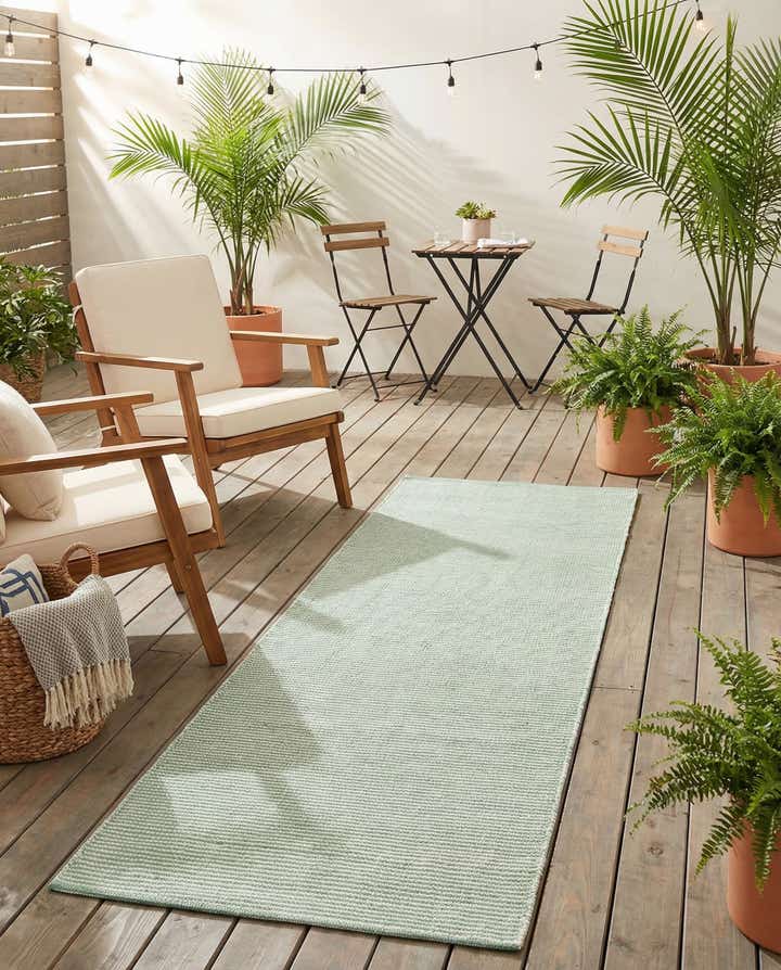 2' 7 x 8' Easy-Clean Jill Zarin Palm Springs Indoor / Outdoor Runner Rug