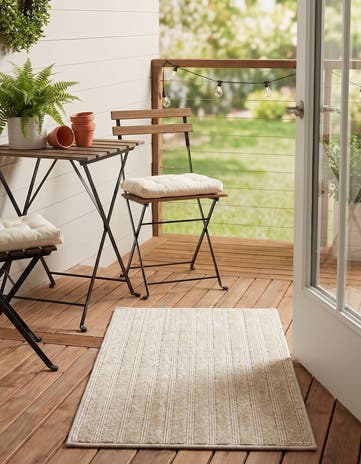 2' x 3' Easy-Clean Sabrina Soto Indoor / Outdoor Rug