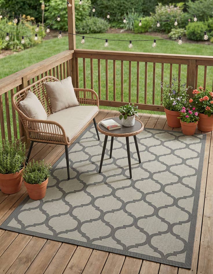 Detail image of 7' x 10'  Washable Trellis Indoor / Outdoor Rug